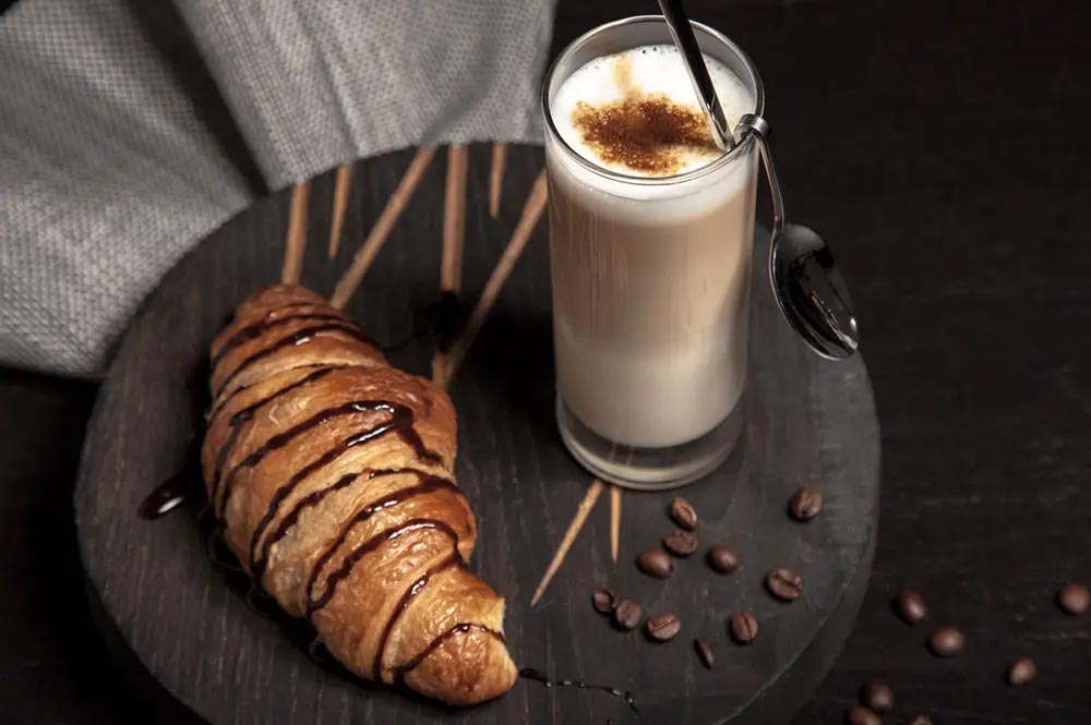 latte-and-croissant